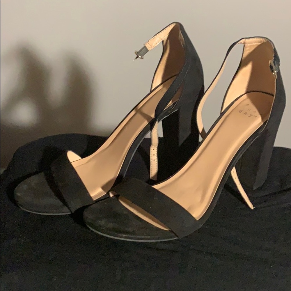 Heels - Picture 2 of 3